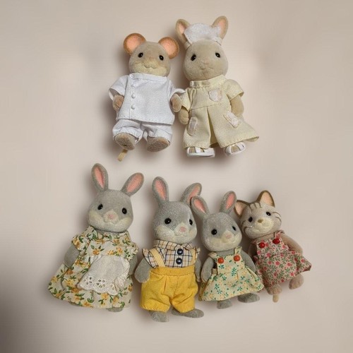 Sylvanian families figures - 7,