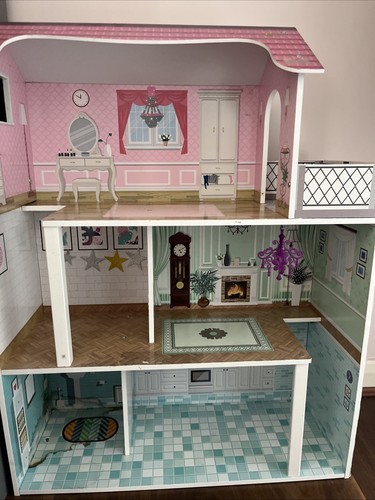 Dollhouse with furniture